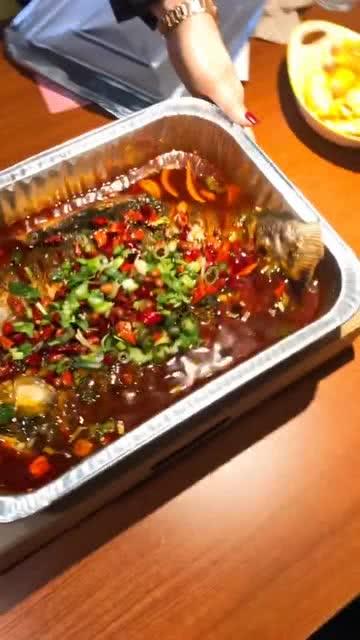 外卖爆料烤鱼视频播放,外卖视频引网友热议