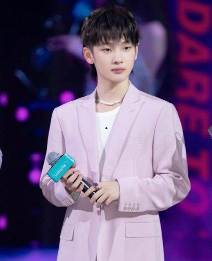 严浩翔学校爆料了吗视频,爆料视频引发热议  第3张